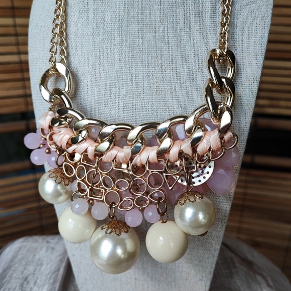 Pink Acrylic and Glass Peridot Faux Pearls Statement Necklace Gold Tone NWOT - Picture 4 of 12